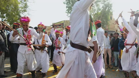 Men dressed white dancing in celebration at Jaisalmer Desert Festival Stock-Footage 143872549