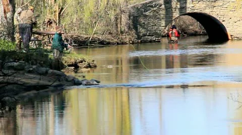 Men	Flyfishing for Rainbow Trout in Michigan's Huron River 動画素材 10867761