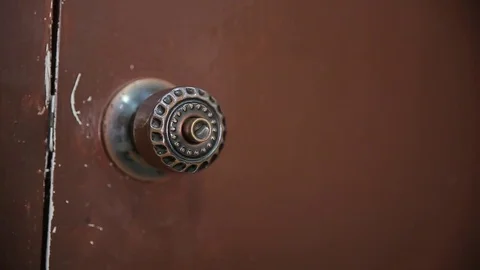 Men hand opens and closes the brass door knobs Stock Footage 78495751