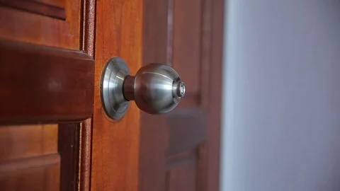 Men hand opens and closes the door knobs Stock Footage 78508660