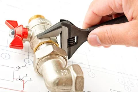 Men hands with spanner bind a faucet 스톡 사진