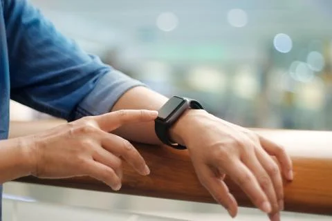 Men hands touch and setting smart watch, modern life,  business and technology 库存照片