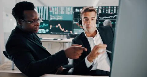 Men, headset and talk with computer for trading plan, stock market increase and 库存照片