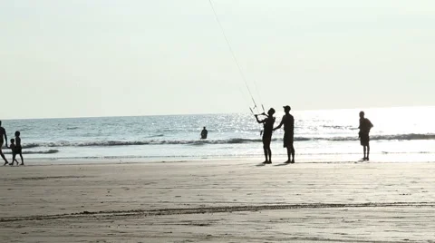 Men kiting at sandy beach in Goa. Video stock 49663076