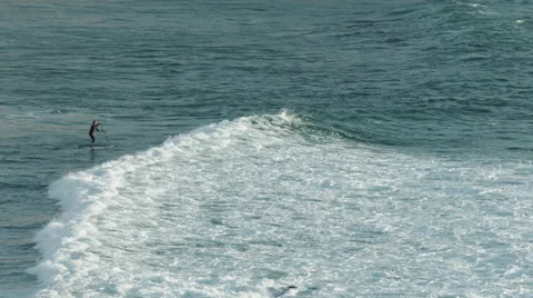 Men passing the wave in the sea - Stand Up Paddle Vídeo Stock 47013308