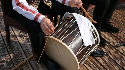Men Playing Drum Stockbeeldmateriaal 122867033
