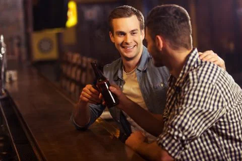 Men in pub Foto stock