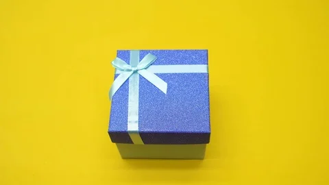 Men puts a heart into a box. Valentine's Day. close-up. Vídeo Stock 120800645