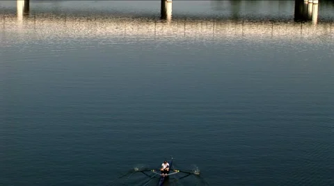 Men Rowing in Lake Austin Vídeos de archivo 3461908