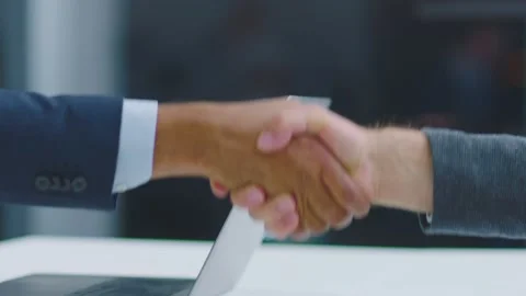 Men shake hands as proof of agreement 스톡 동영상 168277078