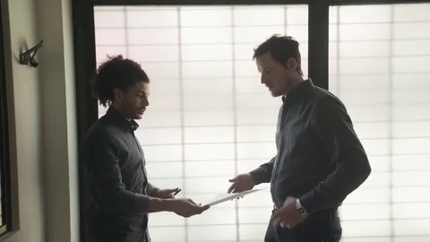 Men shaking hands Video stock 75172239