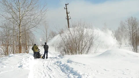 Men shoveling snow machine and shovel Vidéo 36678531
