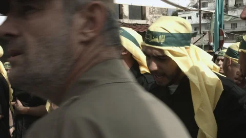 Men slap their chests during Hezbollah's Ashoura procession in Nabatieh, Lebanon Stock Footage 119945304