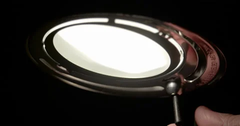 Men turning on lamp / Slow motion Vídeo Stock 130984985