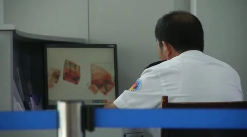 Men using electronic scanner to check items at airport &amp; railway station. Vídeos de archivo 14832437