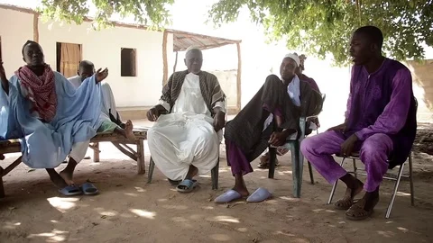 Men in village debate talking about water bad conditions - Africa Vidéo 82176479