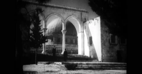 Men visiting Moslem shrine Stock Footage 43442464