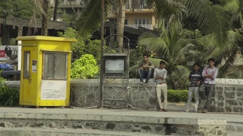 Men Waiting in Mumbai Stock Footage