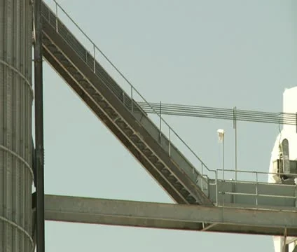 Men walk across grain elevator Video stock 21525704