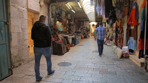 Men Walking in Old City Jerusalem Vídeos de archivo 60954973