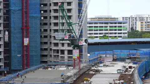 Men at work at construction site of residencial building in  Toa Payoh, Video stock 149034151