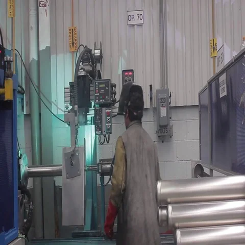 Men at work Video stock 69669760