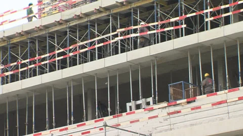 Men working on building Stockbeeldmateriaal 32704148