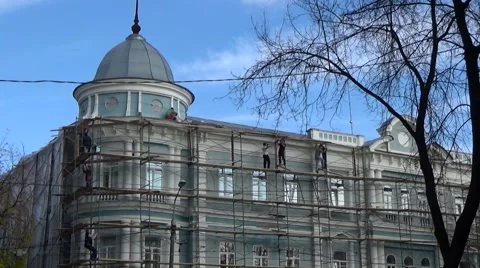 Men working construction on the scaffold Stock Footage 55028719