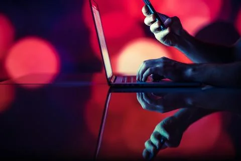 Men Working Online Foto stock