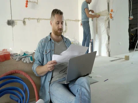 Men working on the project of the new apartment, steadycam shot Video stock 78520801