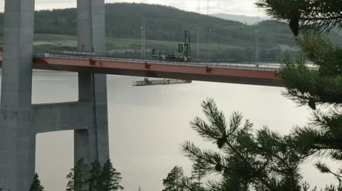 Men Working under a bridge bridge ( Höga kusten, High coast bridge )  Vidéo 53049130