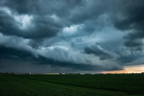 Menacing looking shelf cloud at dusk Stock Photos
