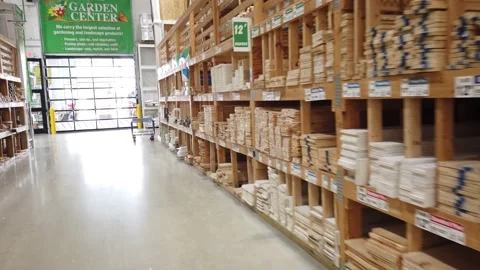 Menards lumber shortage 스톡 동영상 155506910