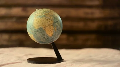 Men's hand captures the world Vídeo Stock 90342047
