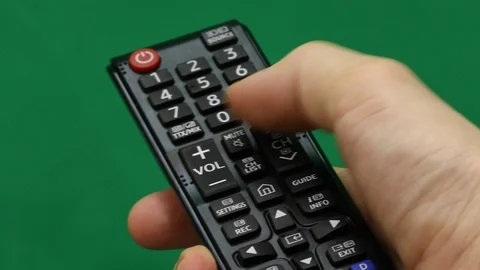 Men's hand. Large remote control. Right hand. Green screen. Press the button. Vídeos de archivo 103180521