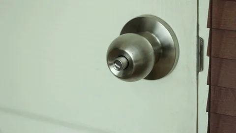 Men's hand opens the door Video stock 120785171