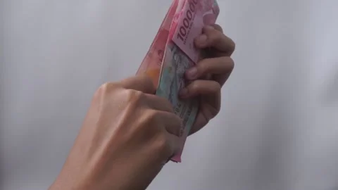Men's hands counting rupiah banknotes Stock Footage 231589044