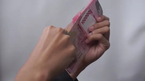 Men's hands counting rupiah banknotes Stock Footage 231589090