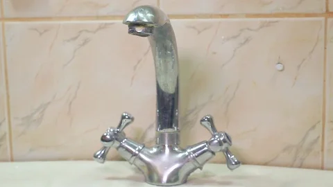 Men's hands open the tap and rinse thoroughly under water Stock Footage 106674485