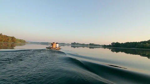 Mens in the motorboat Video stock 100334380