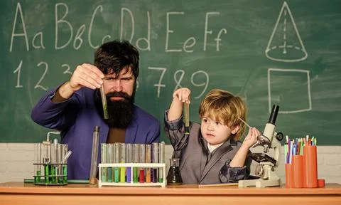 Mental process acquiring knowledge through experience. Cognitive skill. Back to Foto stock