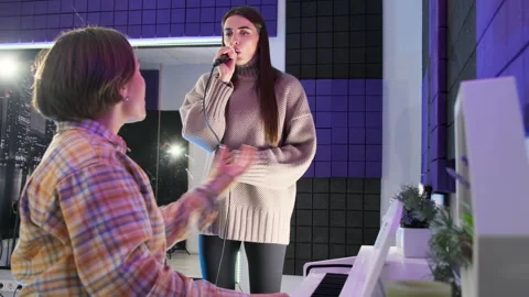 Mentor and singer strive to strike perfect balance in singing 스톡 동영상 307040355