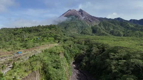 Merapi Volcano 動画素材 322018479