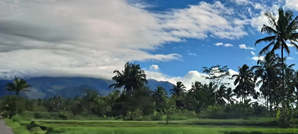 Merapi volcano surround by clouds Foto stock