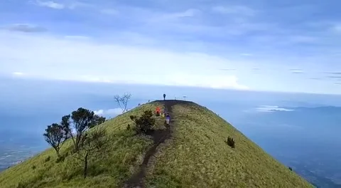 Merbabu view swanting Stock Footage 208335010