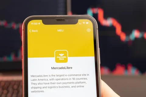 MercadoLibre stock price decrease on the trading market with downtrend line 스톡 사진