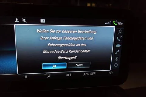  Mercedes Benz, Anzeige im Display bzw am KFZ-Boardcomputer - Vorschlag zu... Stock Photos
