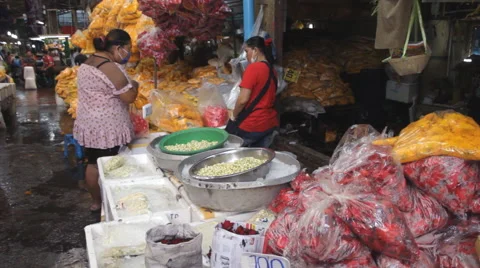 Merchant preparing for sales at The Pak Khlong Talat Stock Footage 60762606