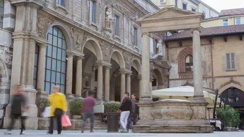 Merchants square timelapse in Milan 4k Stock-Footage 75307326