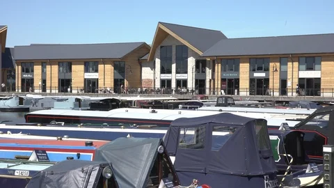 Mercia Marina Willington Derbyshire pulls in and out again. Stock Footage